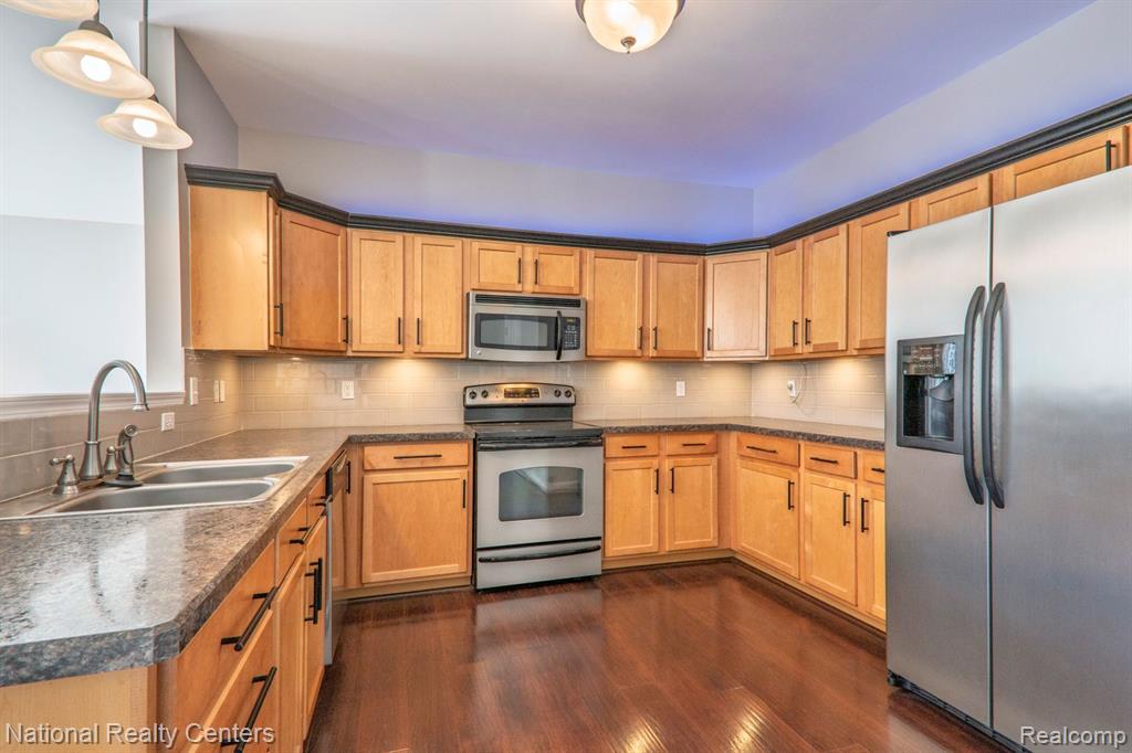 693 ABBINGTON Court, Howell, MI 48843 — Photo 9