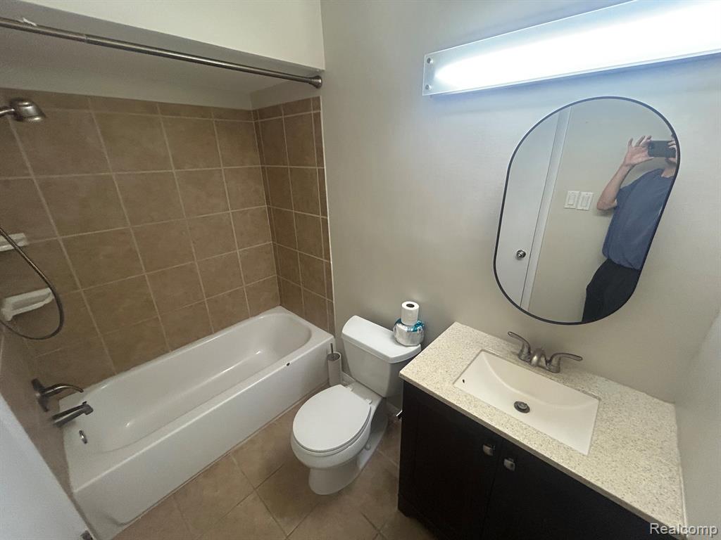 5303 W Briarcliff Knoll Drive, West Bloomfield, MI — Photo 20