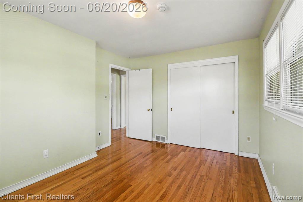 8260 Arnold Street, Dearborn Heights, MI 48127 — Photo 16