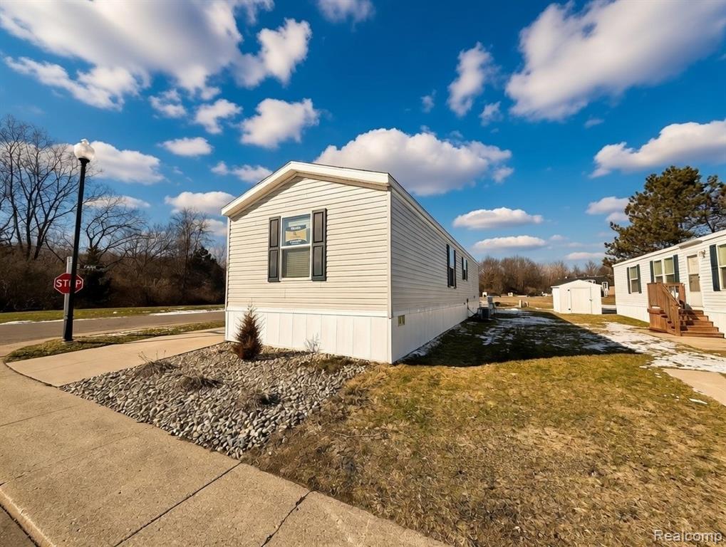 186 Oak Ave, Highland, MI — Photo 19
