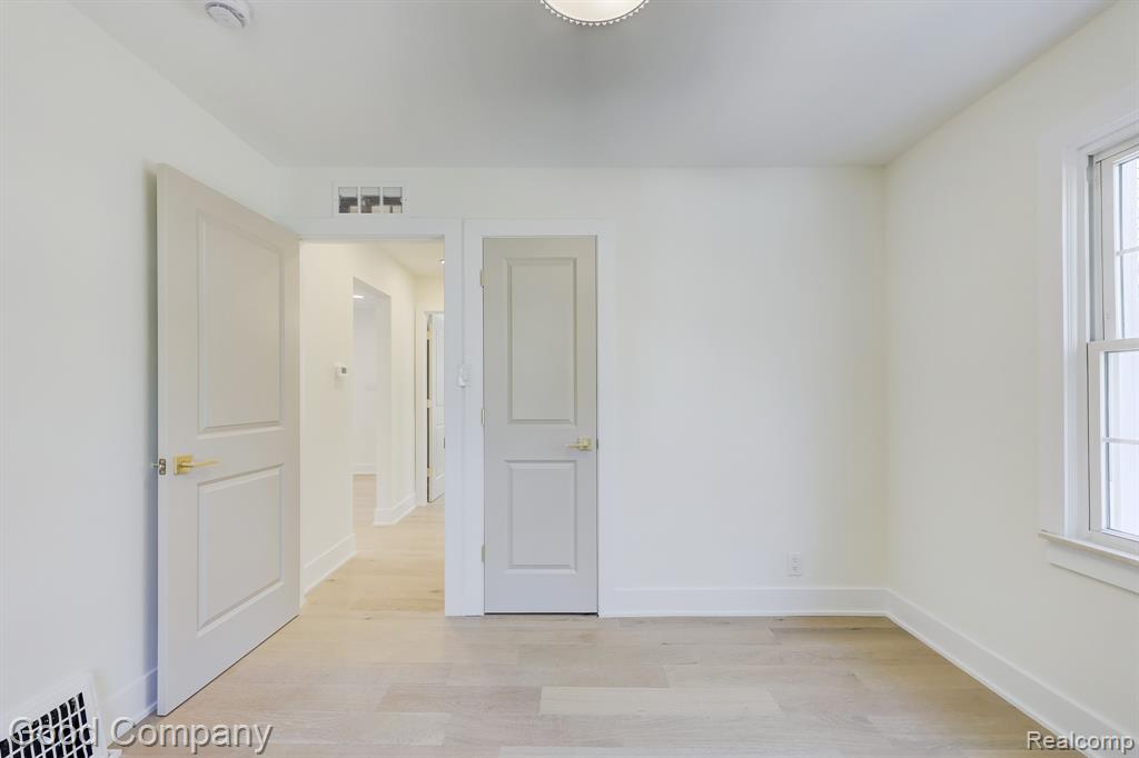 23 Fairwood Boulevard, Pleasant Ridge, MI — Photo 30