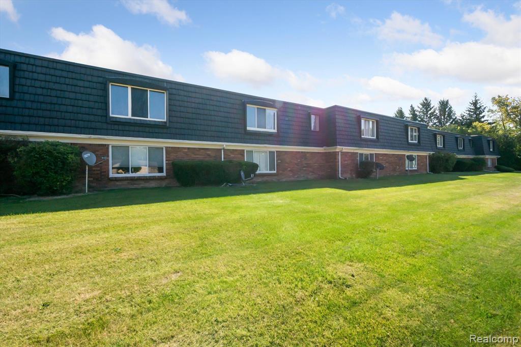 1802 COLONIAL VILLAGE Way, 2, Waterford, MI 48328 — Photo 22