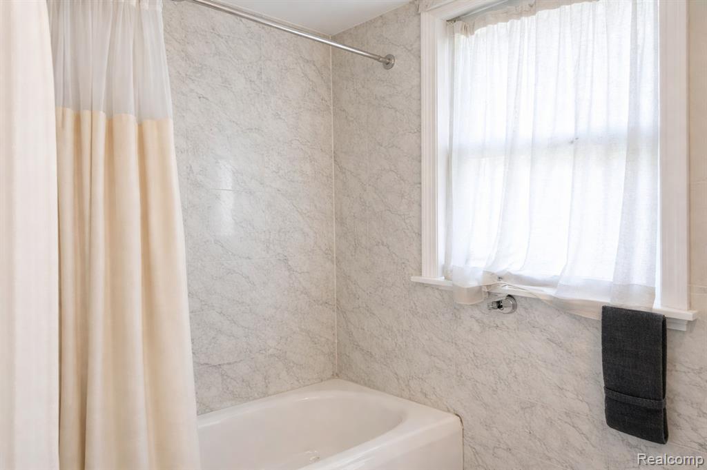 51 Henderson Street, Pontiac, MI 48341 — Photo 8
