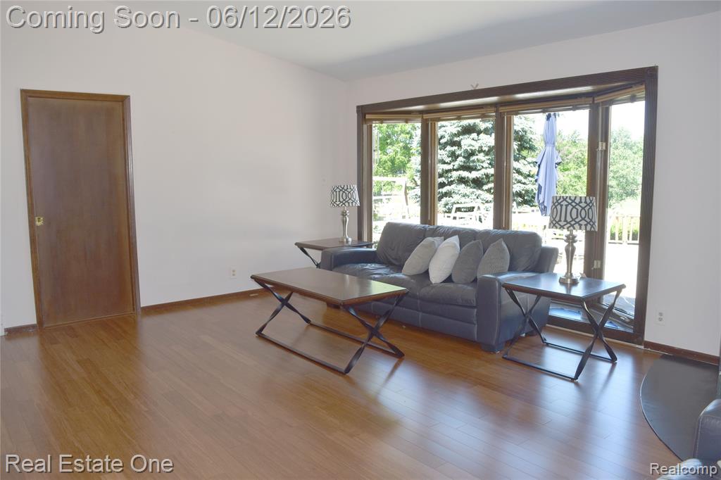 5324 Greenbriar Drive, West Bloomfield, MI 48323 — Photo 10