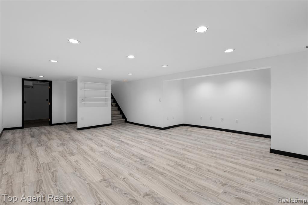 40363 Denbigh Drive, Sterling Heights, MI 48310 — Photo 22