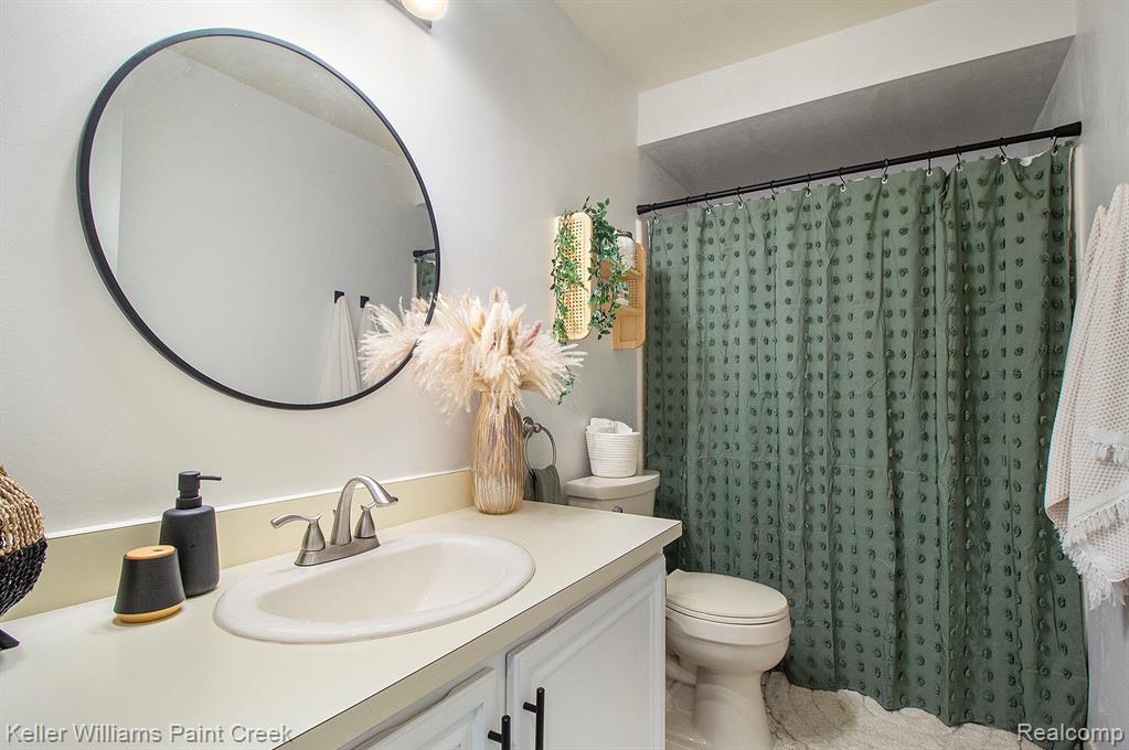 43564 Riverbend Drive N, Clinton Twp, MI 48038 — Photo 12