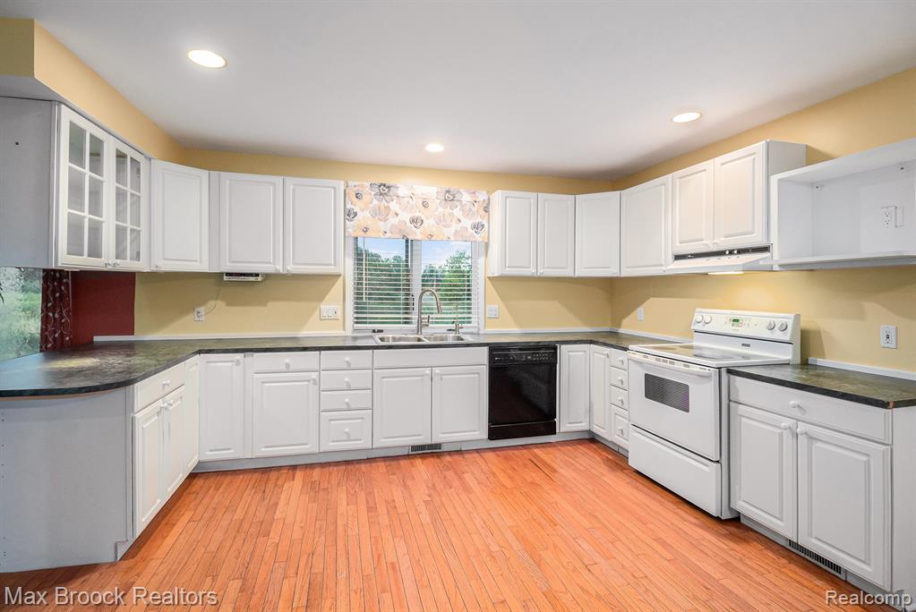 5096 Ridge Trail S, Clarkston, MI 48348 — Photo 9