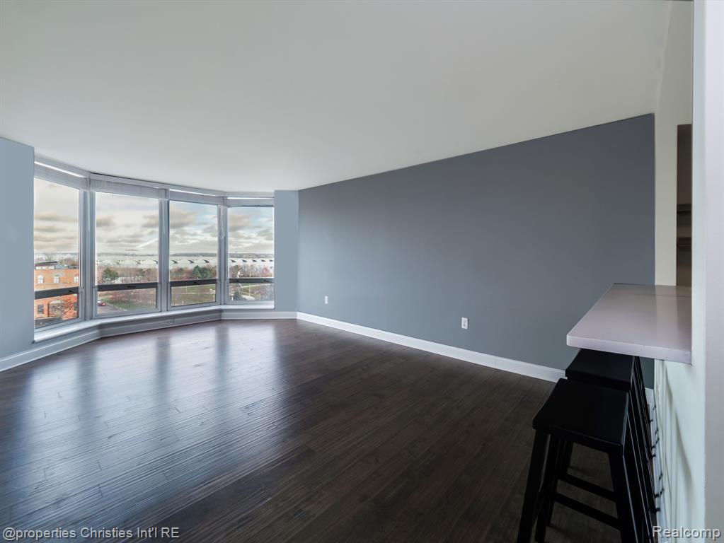 250 E Harbortown Drive, 805, Detroit, MI 48207 — Photo 20