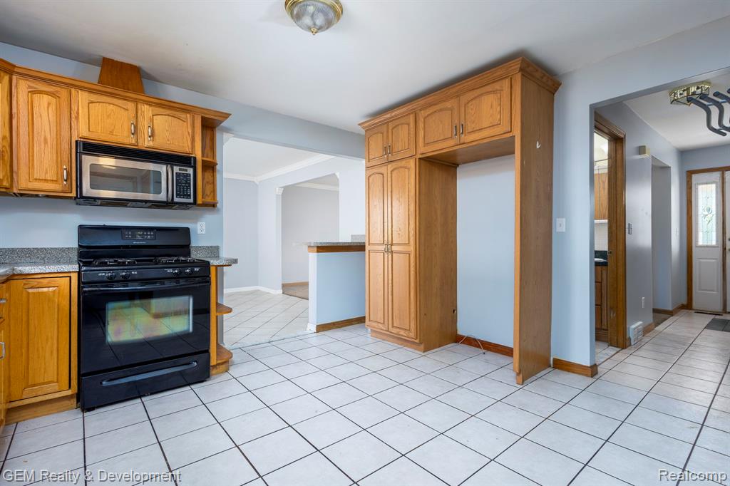 422 Clinton Street, Wyandotte, MI 48192 — Photo 14