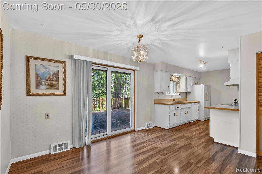 721 Robbinann Drive, Waterford, MI 48328 — Photo 16