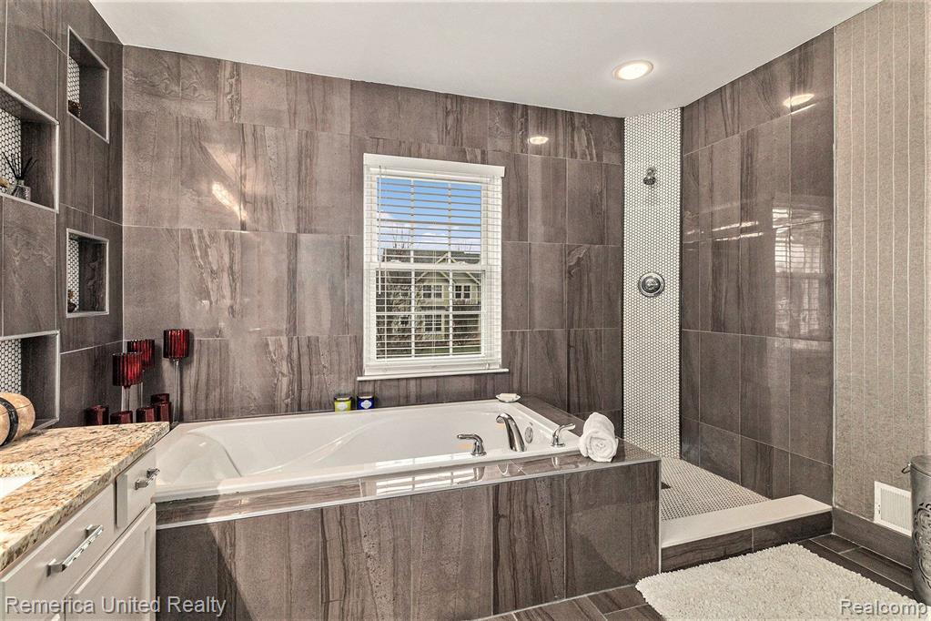 1304 YOSEMITE VALLEY Drive, Milford, MI 48381 — Photo 35