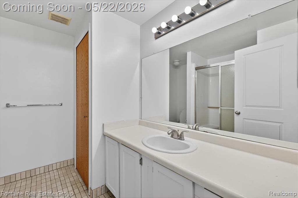 7406 Azalea Court, West Bloomfield, MI — Photo 15