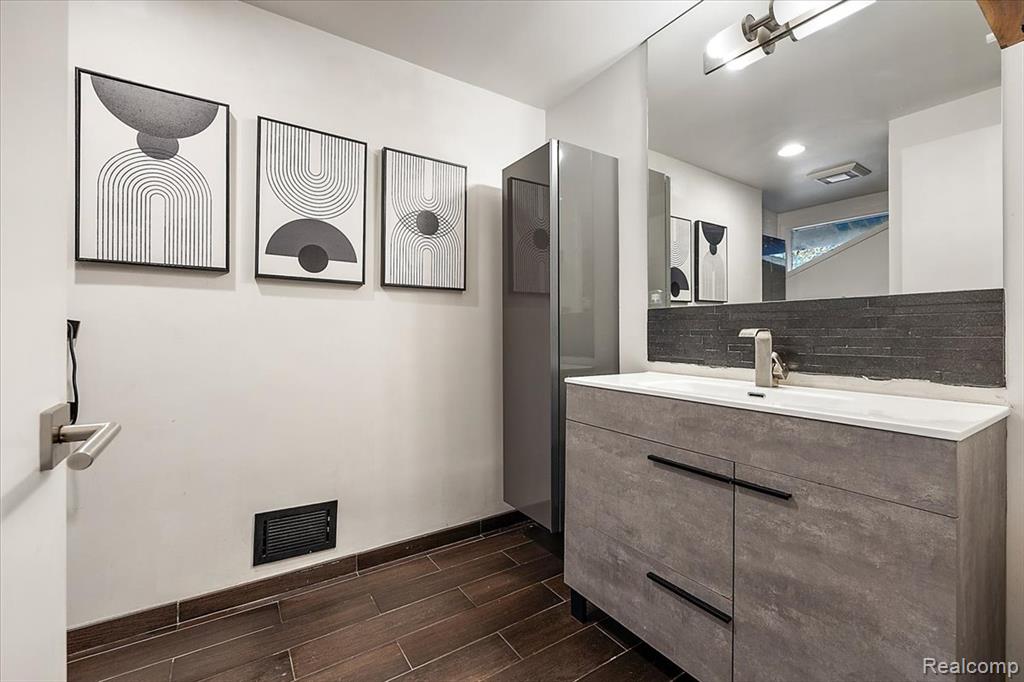 7315 Lindenmere Drive, Bloomfield Hills, MI 48301 — Photo 30