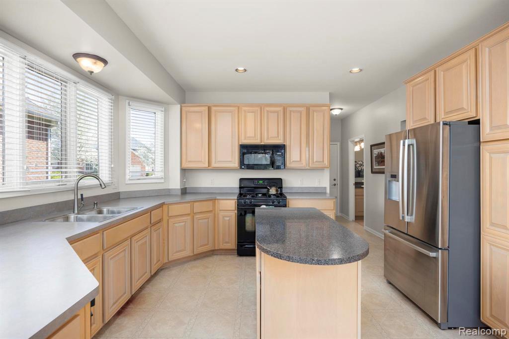 49213 Dunhill Drive, Macomb, MI 48044 — Photo 12