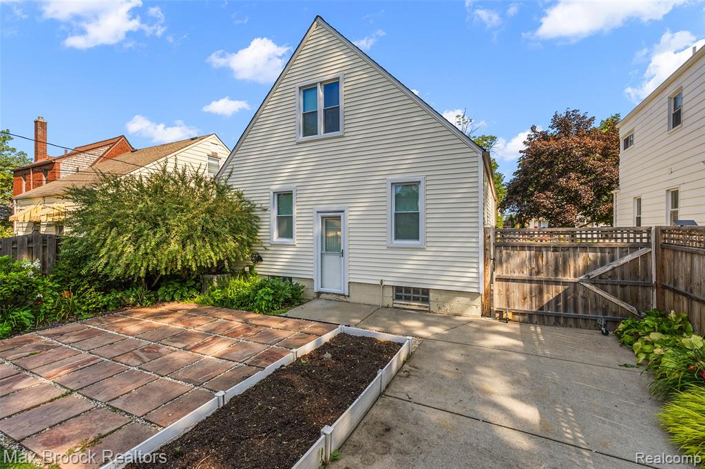 929 Cambridge Road, Berkley, MI 48072 — Photo 23