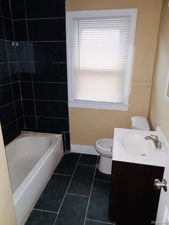 4215 DICKERSON Street, Detroit, MI 48215 — Photo 12