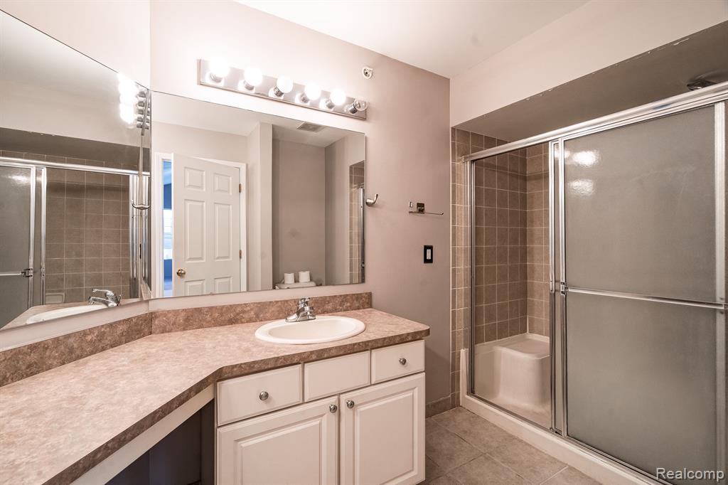 4205 CAMERON Circle, Walled Lake, MI 48390 — Photo 18