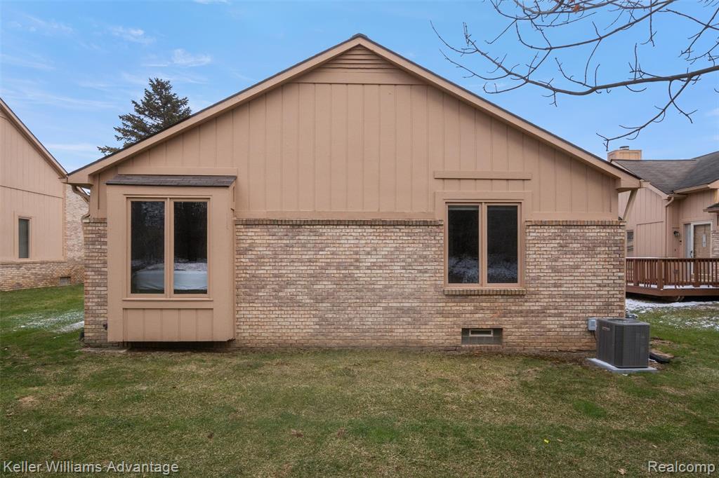 35173 Knollwood Lane, Farmington, MI 48335 — Photo 48