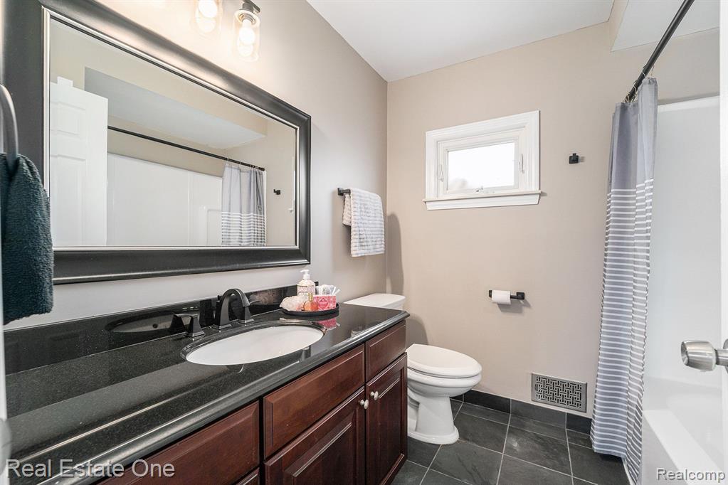 3599 PARKLAWN Drive, Canton, MI 48188 — Photo 37