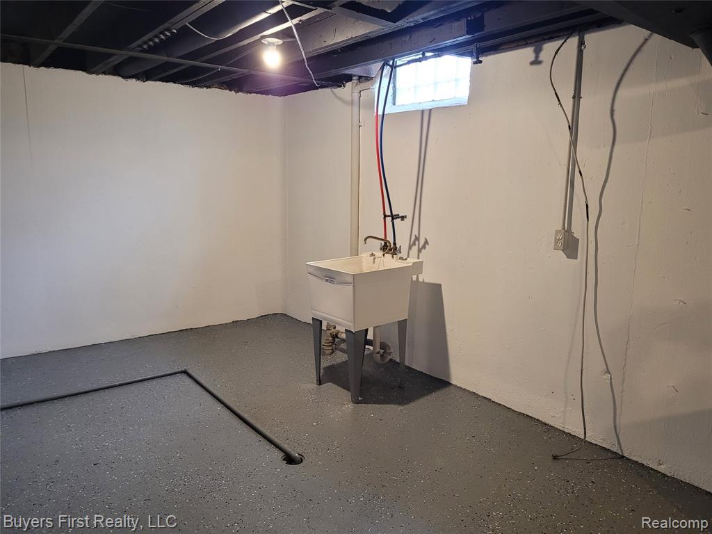 21741 Church Street, Oak Park, MI 48237 — Photo 16