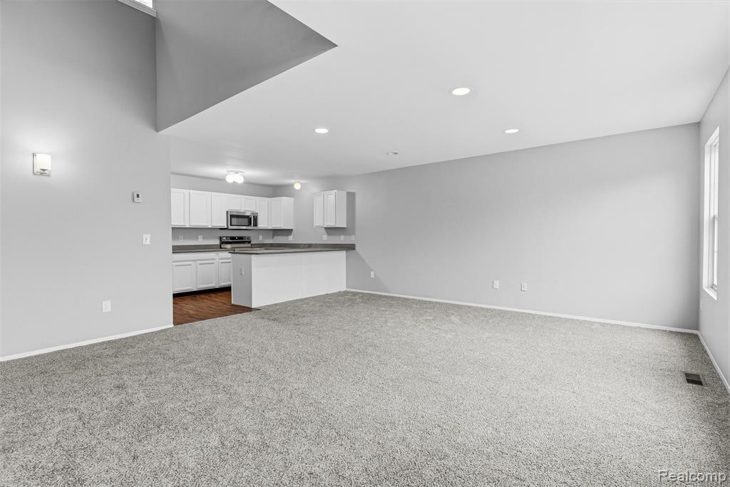 253 Stonegate W, Pontiac, MI 48341 — Photo 8