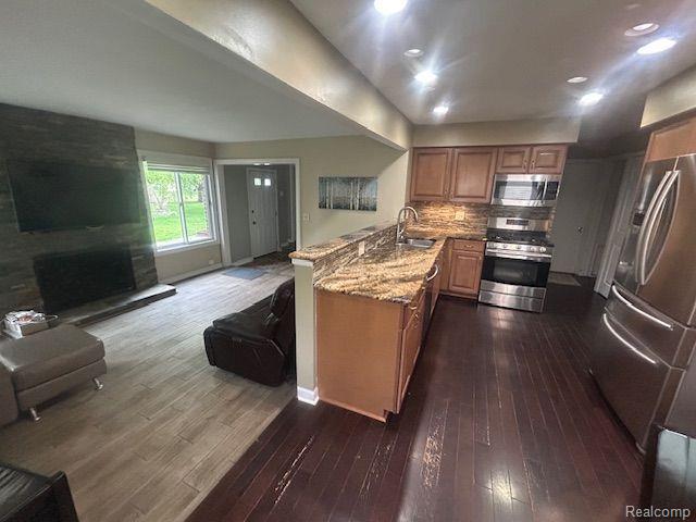 1212 HAMPSHIRE Drive, Canton, MI 48188 — Photo 13