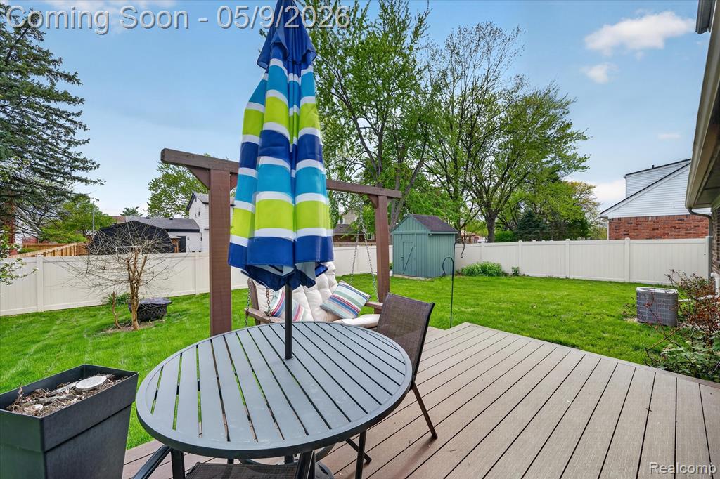 16621 Gatehouse Drive, Woodhaven, MI 48183 — Photo 38