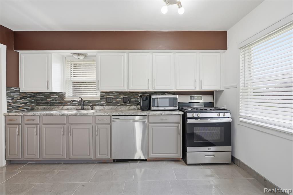 756 Cloverlawn Boulevard, Lincoln Park, MI 48146 — Photo 7