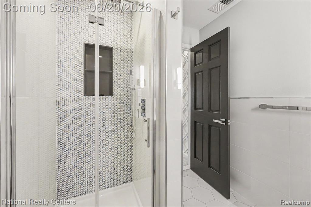 5076 Harbor Oak Drive, Waterford, MI 48329 — Photo 13