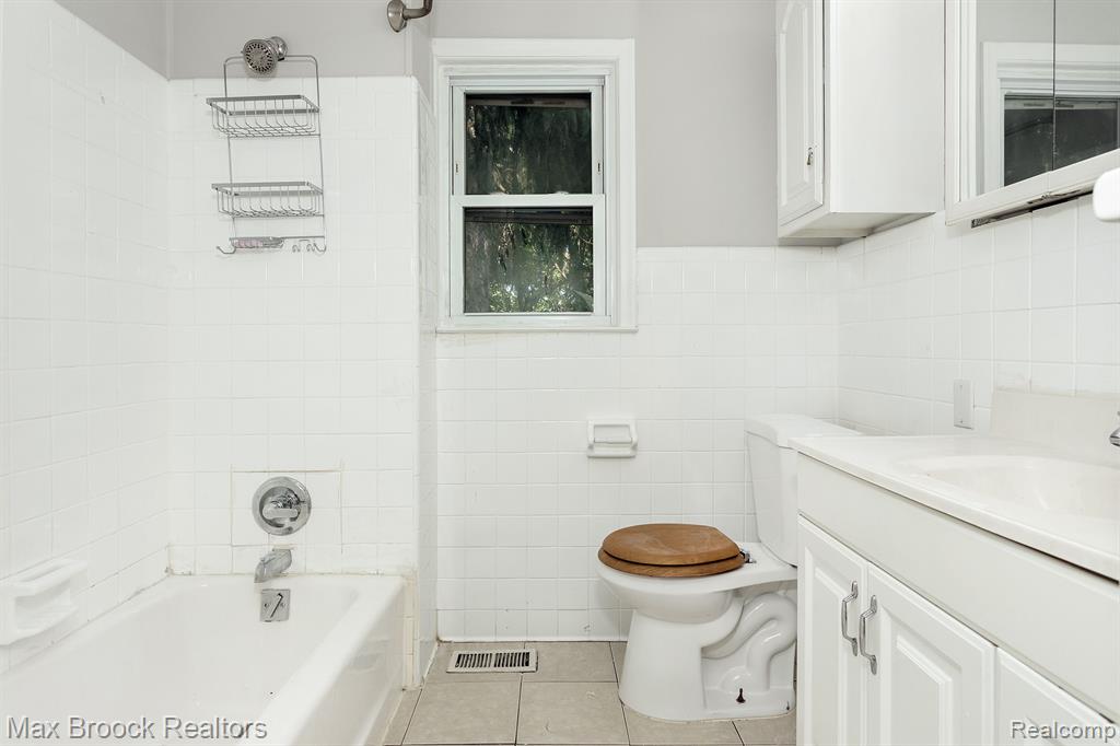 594 ANDRESEN Court, Hazel Park, MI 48030 — Photo 12