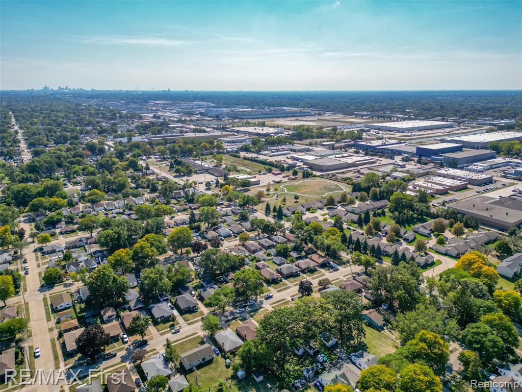 7257 State Park, Center Line, MI 48015 — Photo 4