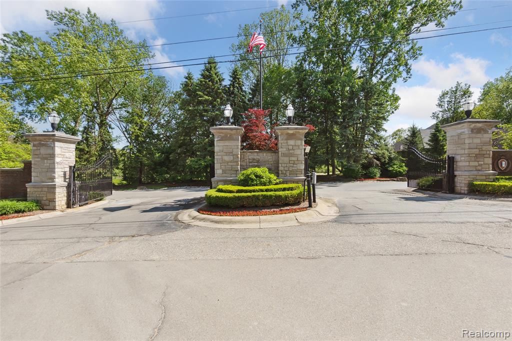 418 Greenan Lane, Lake Orion, MI 48362 — Photo 49