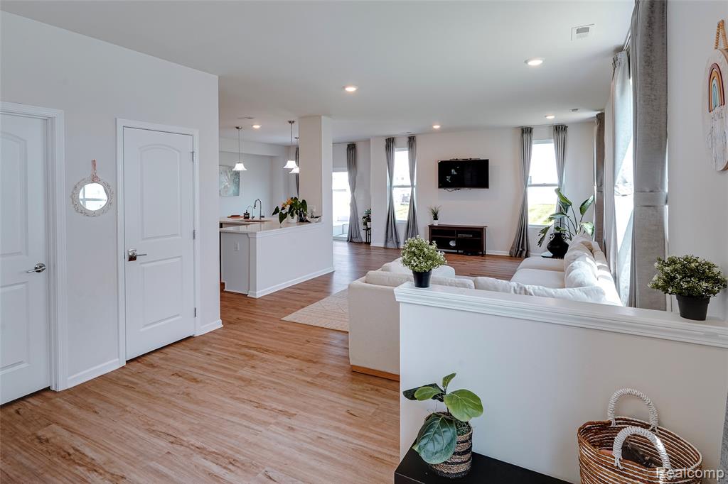 606 Angus Lane, Saline, MI 48176 — Photo 4