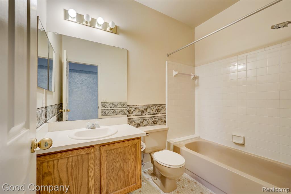 7354 Birkshire, West Bloomfield, MI — Photo 21