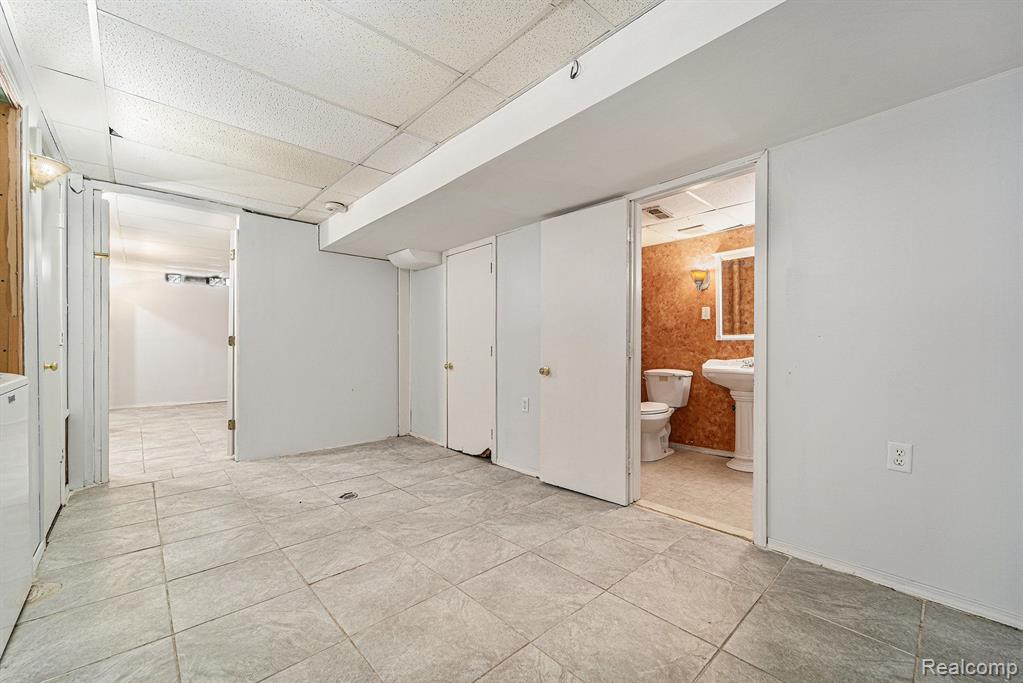 6075 N VERNON Street, Dearborn Heights, MI 48127 — Photo 31