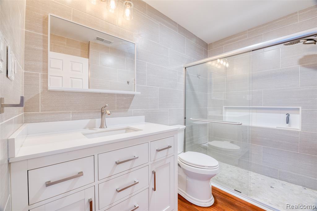 2514 Barton Street, Commerce Twp, MI 48382 — Photo 3