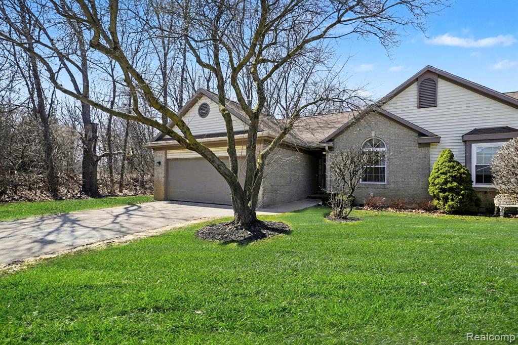 201 Whispering Hill, Commerce Twp, MI 48390 — Photo 3