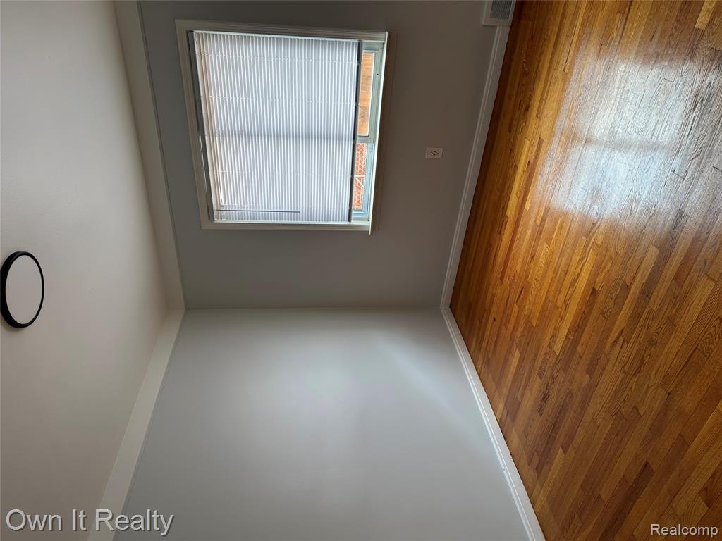 8243 Riverview Street, Dearborn Heights, MI 48127 — Photo 10