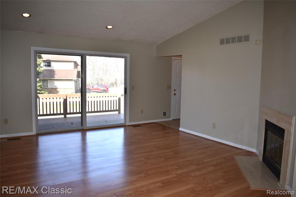 7901 Lawrence, West Bloomfield, MI — Photo 7