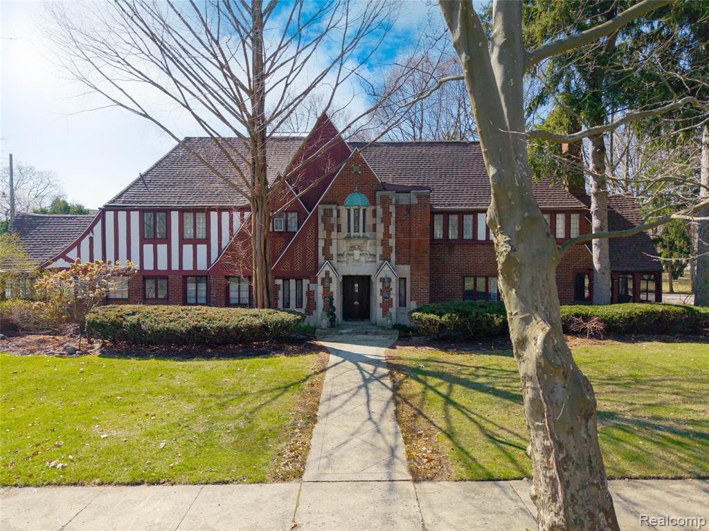 1735 LINCOLNSHIRE Drive, Detroit, MI, 48203