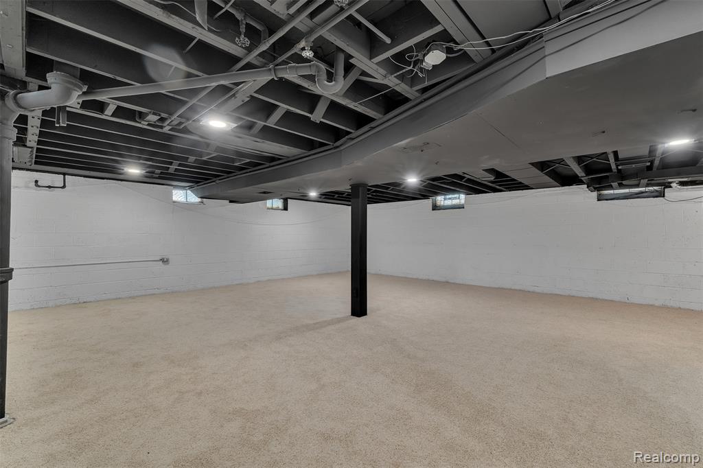 765 Vernier Road, Grosse Pointe Woods, MI 48236 — Photo 33