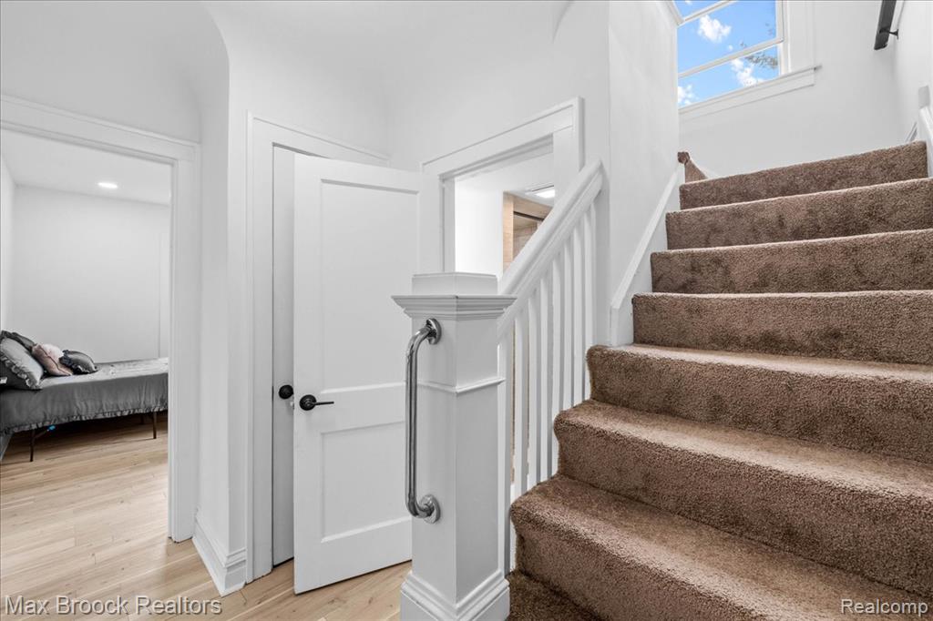 1449 Oakwood Street, Sylvan Lake, MI 48320 — Photo 13