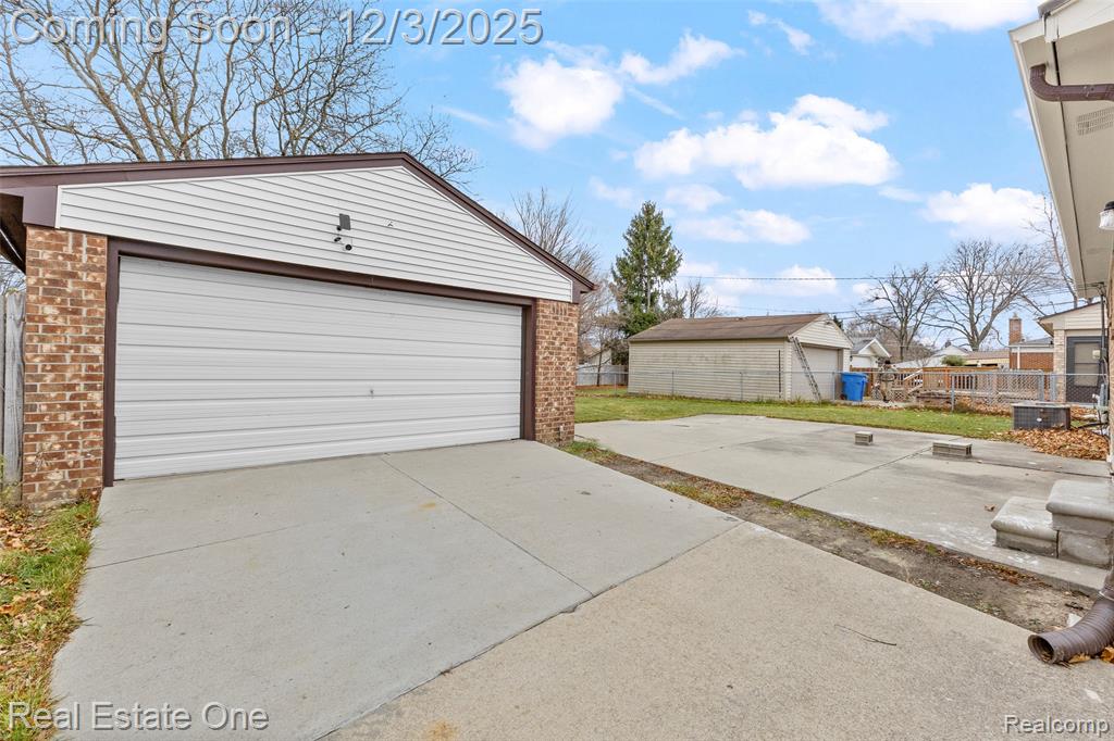 8456 Robindale Avenue, Dearborn Heights, MI 48127 — Photo 5