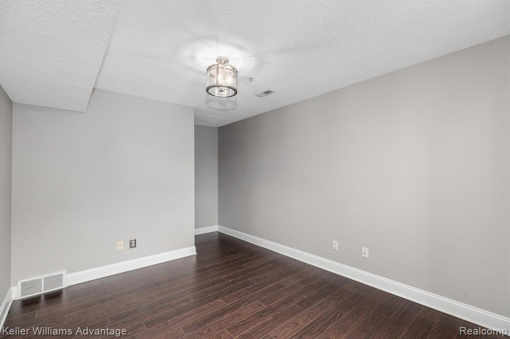 49573 DONOVAN Boulevard, Plymouth, MI 48170 — Photo 22