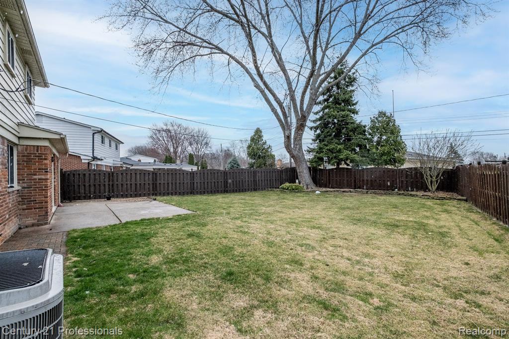 4256 BIEBER Drive, Sterling Heights, MI 48310 — Photo 39