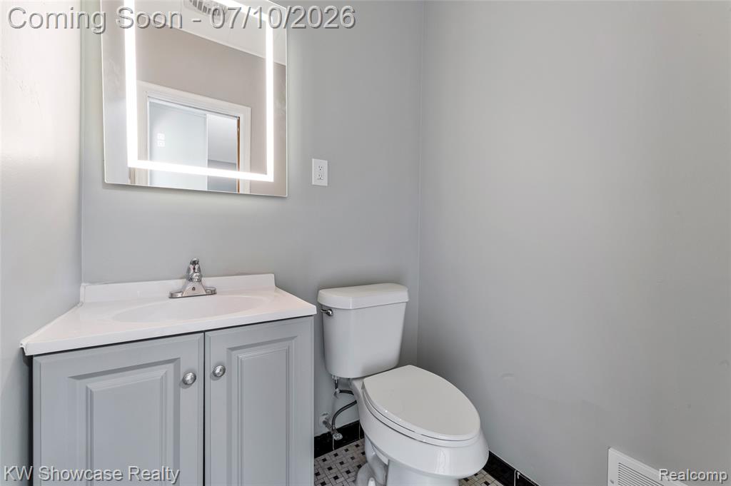 8936 Merriman Road, Livonia, MI 48150 — Photo 36