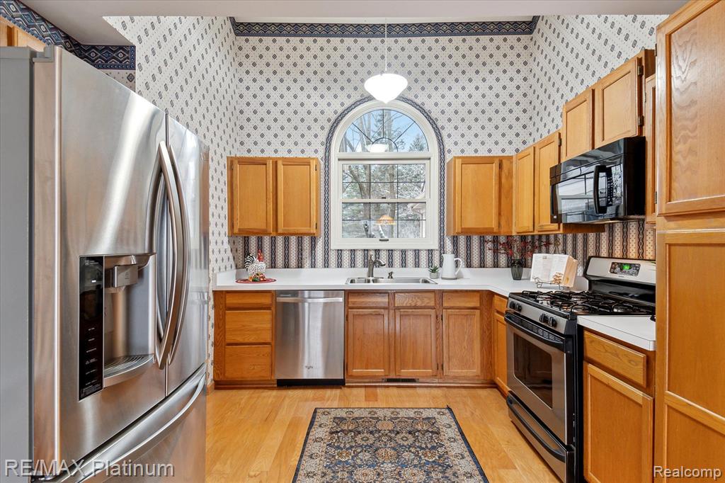 4823 FAIRWAYS Drive, Brighton, MI 48116 — Photo 11