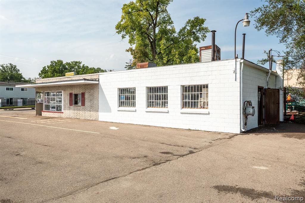 737 AUBURN Avenue, Pontiac, MI 48342 — front exterior