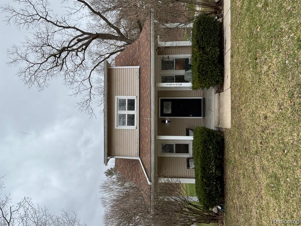 15130 Roach Drive, Linden, MI 48451 — front exterior