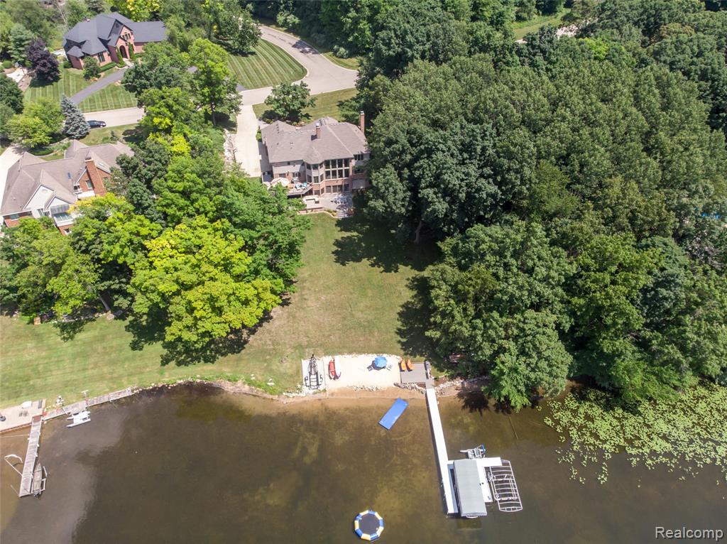 3166 W Beach Lake Drive, Milford, MI, 48380